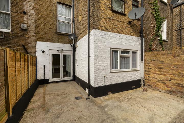 Modern Garden Apartment Purves Road, Kensal Green